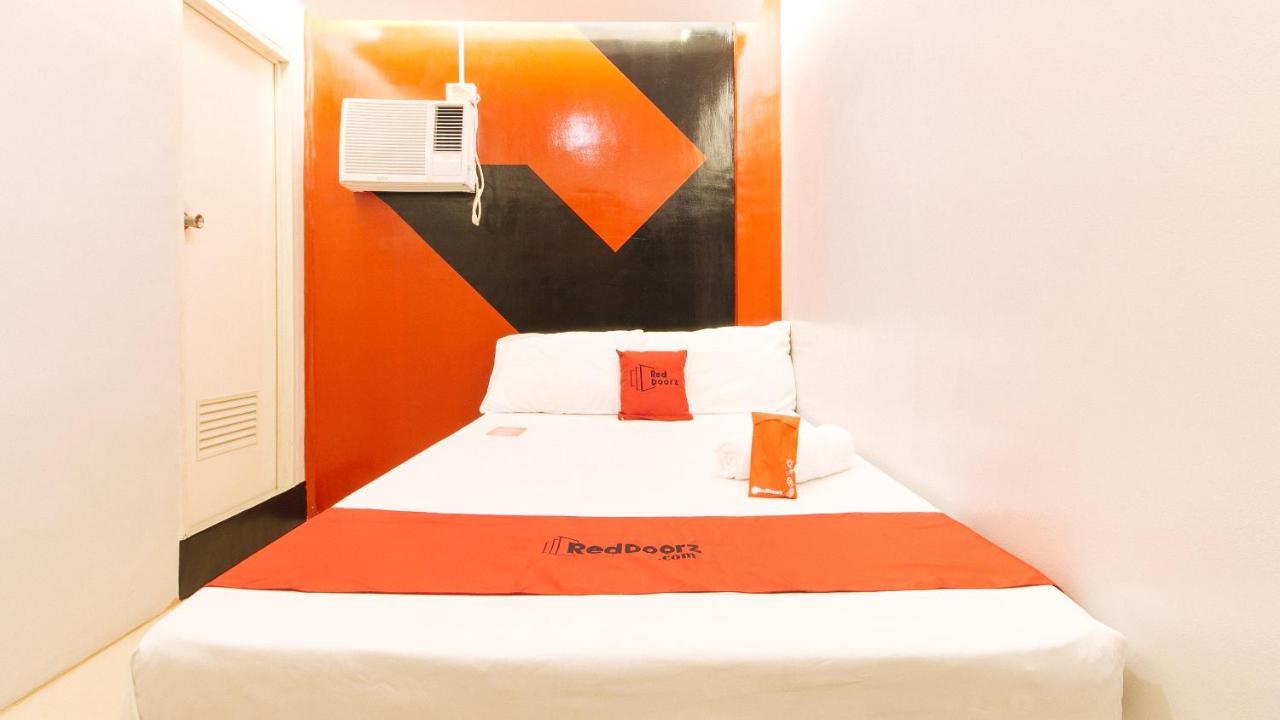 RedDoorz @ Walk Inn Hotel Manilla Buitenkant foto