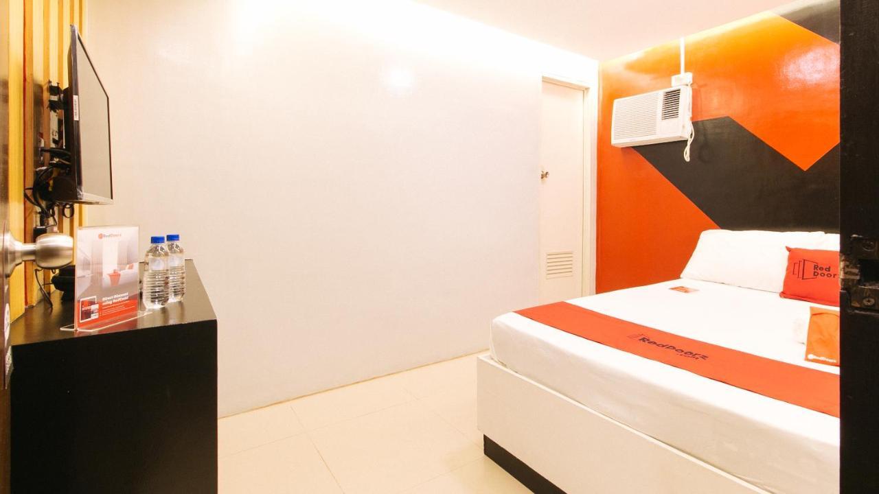 RedDoorz @ Walk Inn Hotel Manilla Buitenkant foto